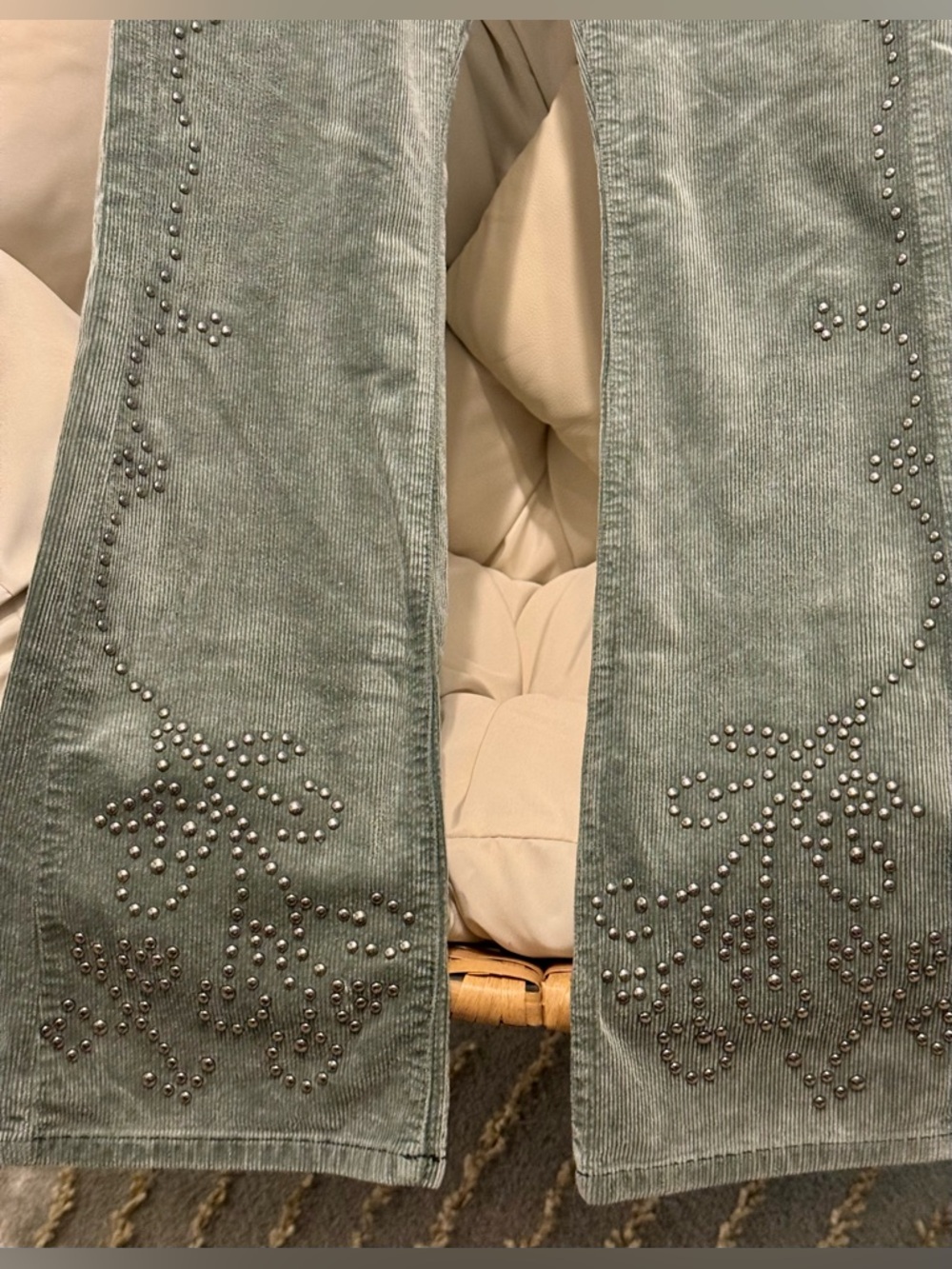 RARE ✨Anthro x Pilcro Essential Flare Mid-Rise Studded Corduroy Jeans ✨ NWOT 28 - Picture 7 of 15